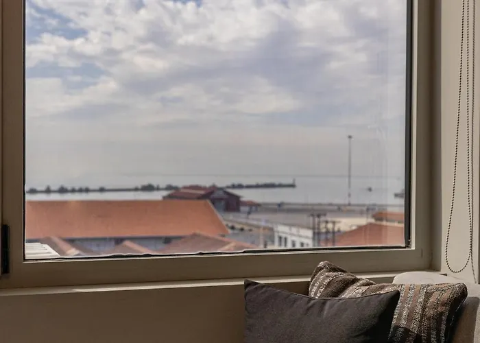 Sea View Apartment *